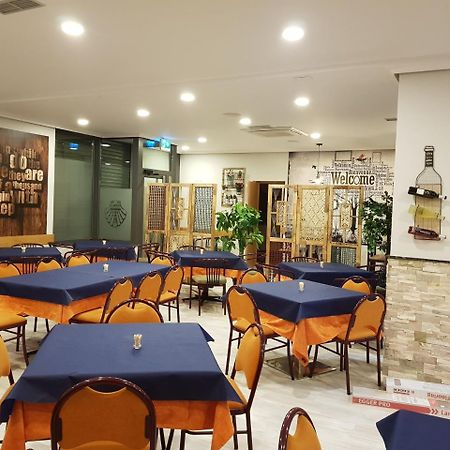 Hostal Restaurante El Abuelo Trobajo Del Camino エクステリア 写真