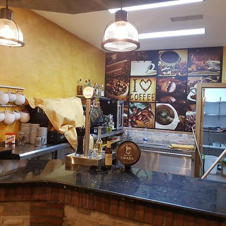 Hostal Restaurante El Abuelo Trobajo Del Camino エクステリア 写真