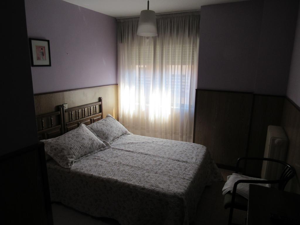 Hostal Restaurante El Abuelo Trobajo Del Camino エクステリア 写真