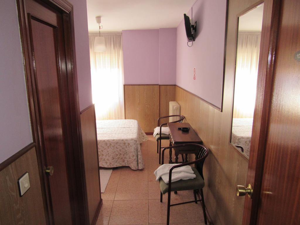 Hostal Restaurante El Abuelo Trobajo Del Camino エクステリア 写真