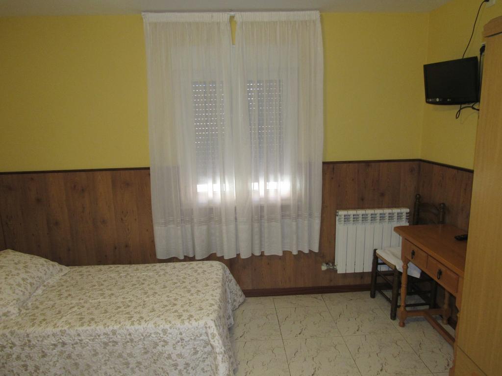Hostal Restaurante El Abuelo Trobajo Del Camino エクステリア 写真