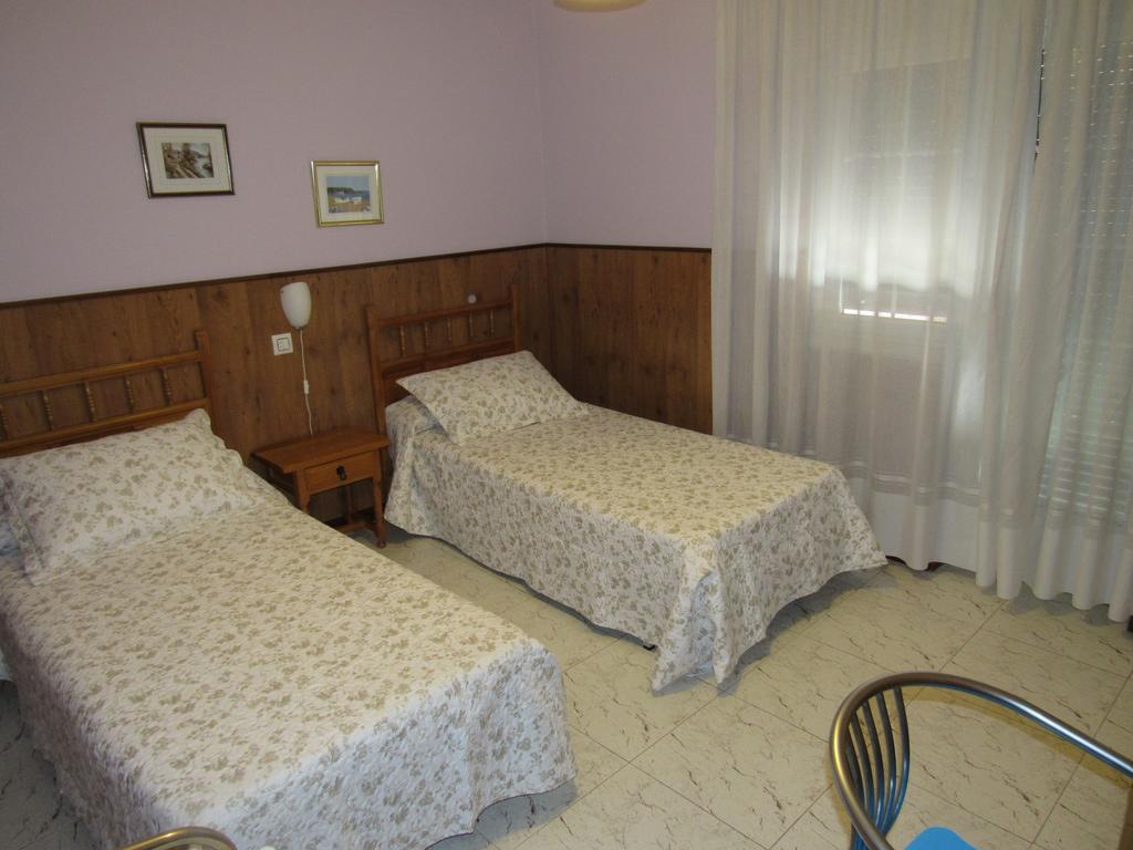 Hostal Restaurante El Abuelo Trobajo Del Camino エクステリア 写真