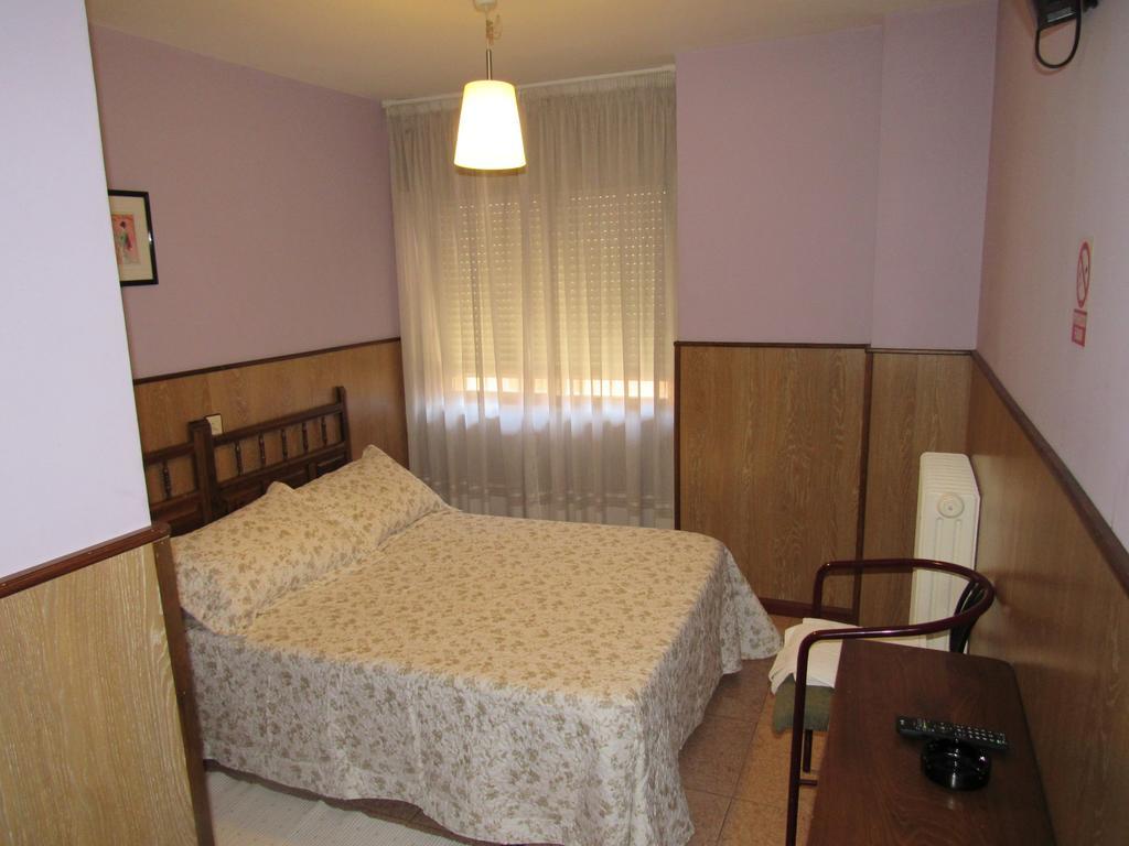 Hostal Restaurante El Abuelo Trobajo Del Camino エクステリア 写真