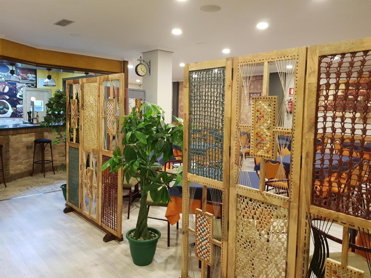 Hostal Restaurante El Abuelo Trobajo Del Camino エクステリア 写真