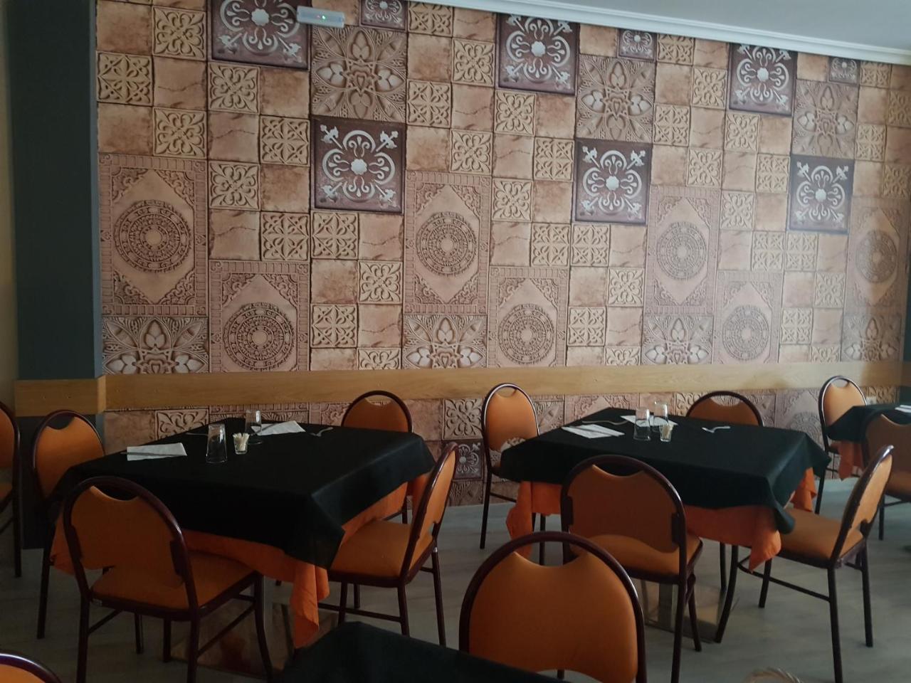 Hostal Restaurante El Abuelo Trobajo Del Camino エクステリア 写真