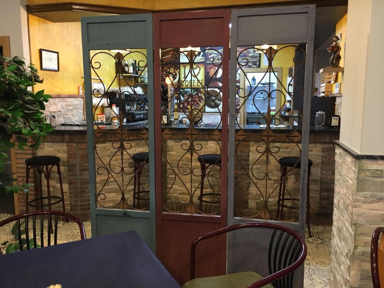 Hostal Restaurante El Abuelo Trobajo Del Camino エクステリア 写真