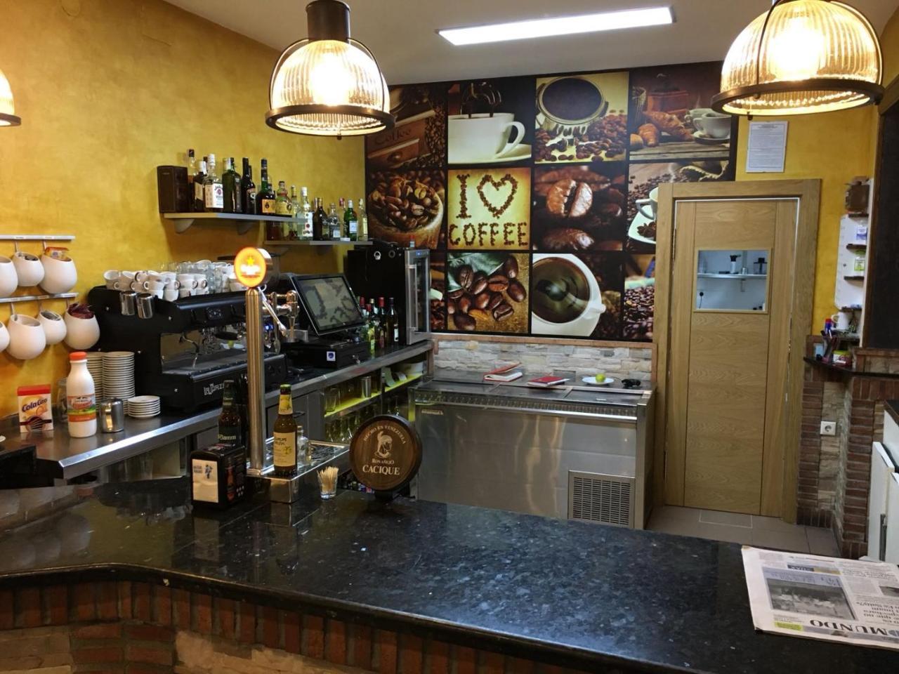 Hostal Restaurante El Abuelo Trobajo Del Camino エクステリア 写真